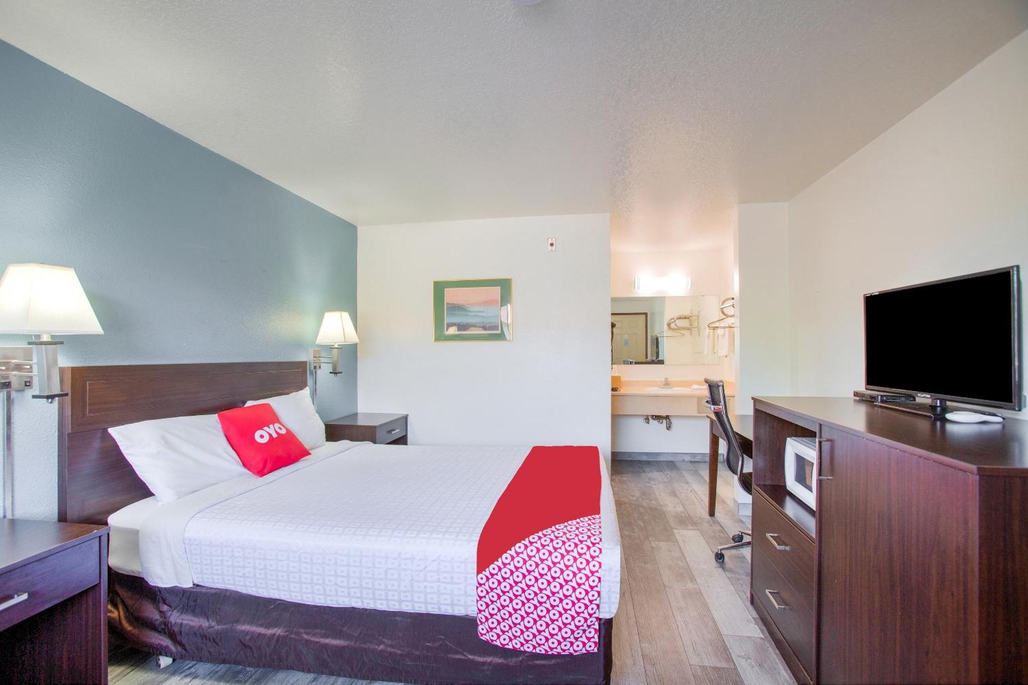 Oyo Woodland Hotel And Suites Экстерьер фото