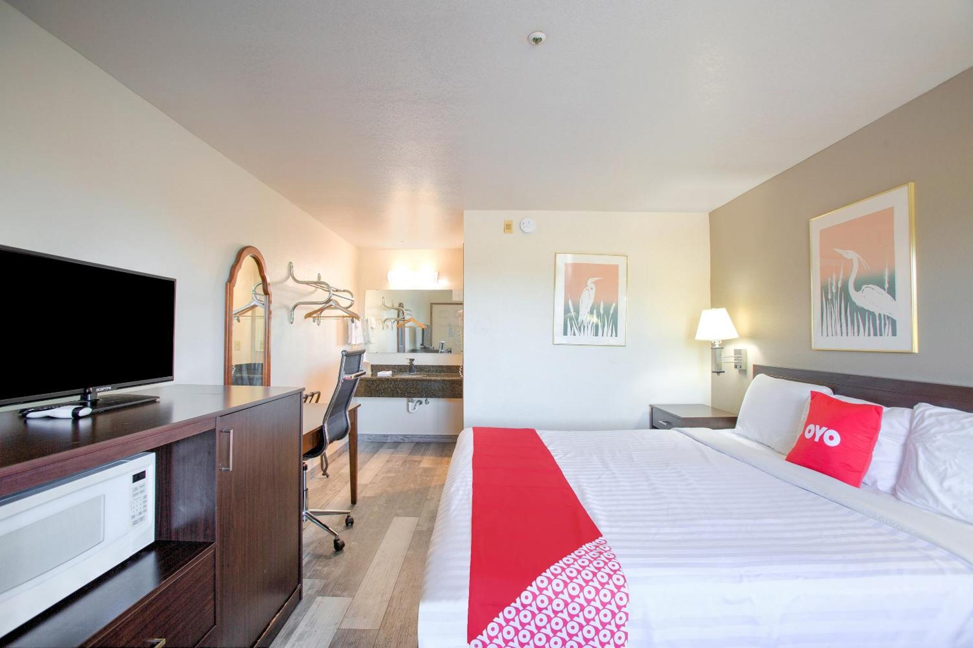 Oyo Woodland Hotel And Suites Экстерьер фото