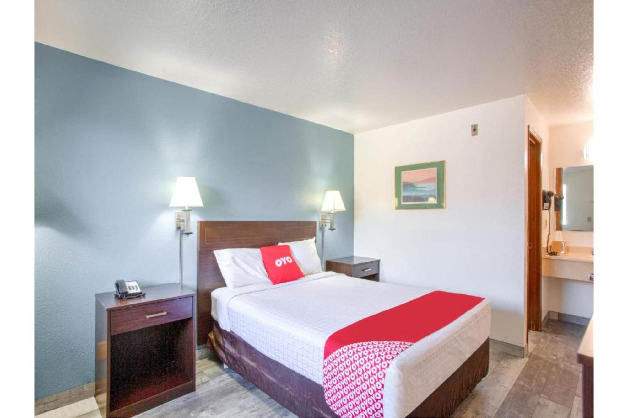 Oyo Woodland Hotel And Suites Экстерьер фото