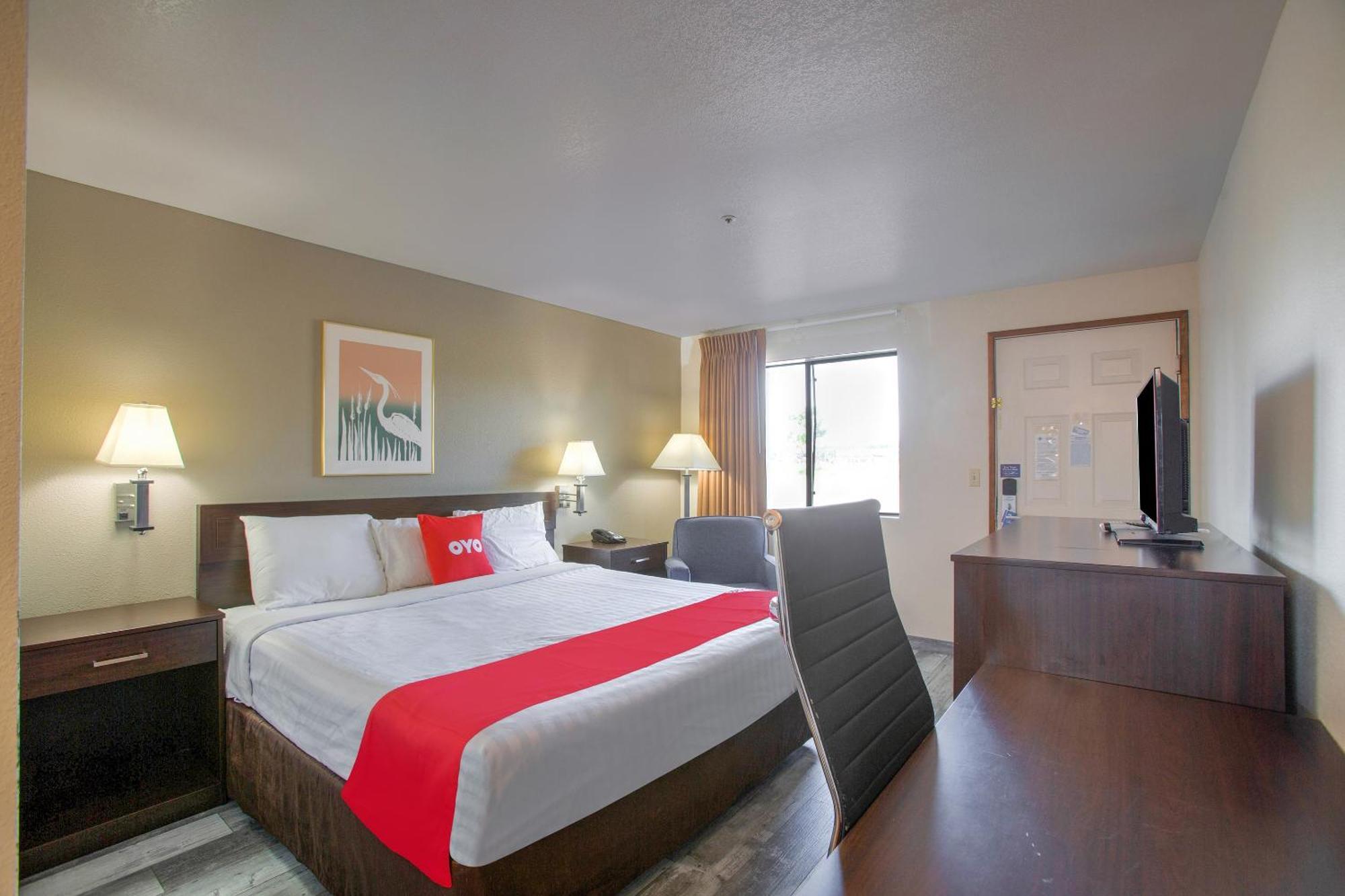 Oyo Woodland Hotel And Suites Экстерьер фото