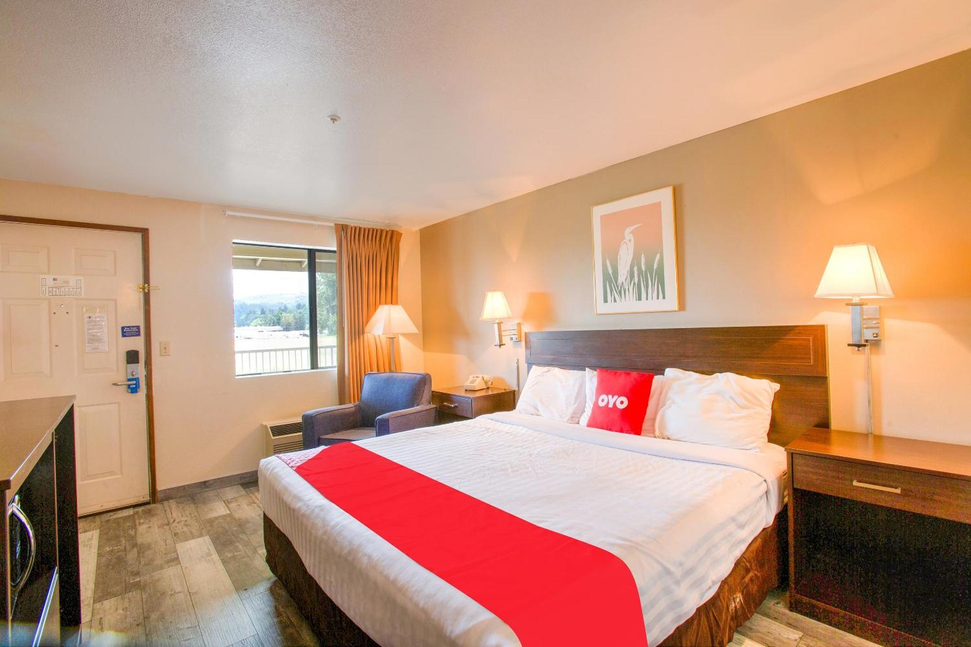 Oyo Woodland Hotel And Suites Экстерьер фото