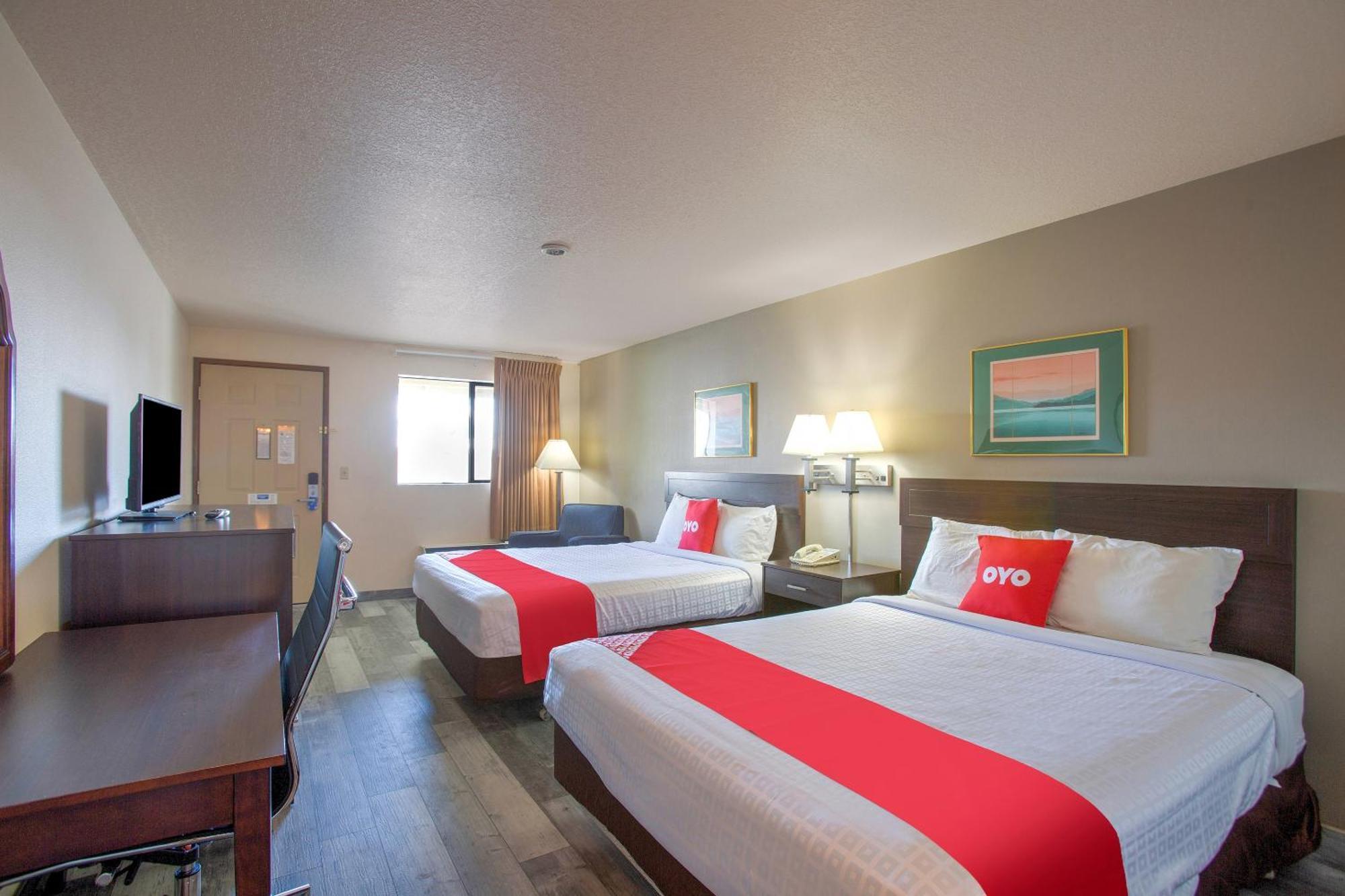 Oyo Woodland Hotel And Suites Экстерьер фото