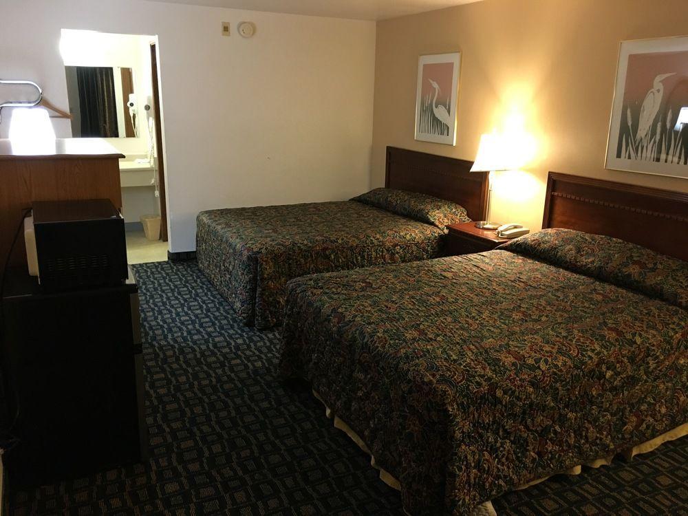 Oyo Woodland Hotel And Suites Экстерьер фото