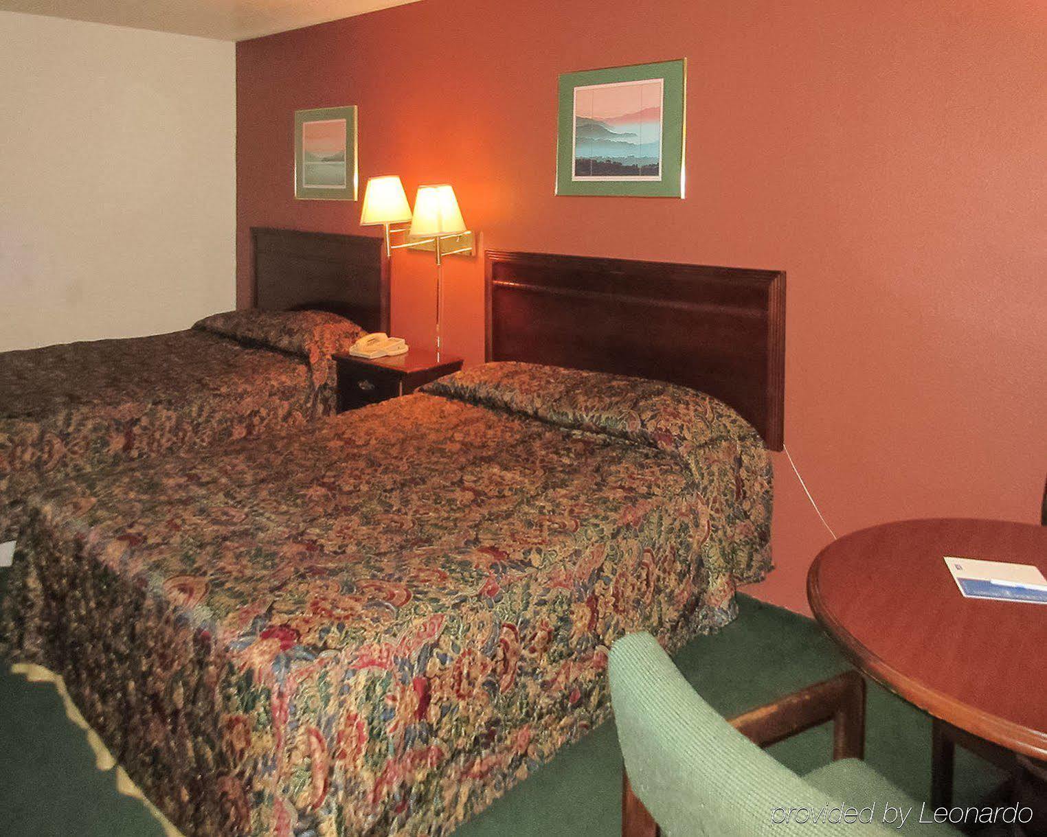 Oyo Woodland Hotel And Suites Экстерьер фото