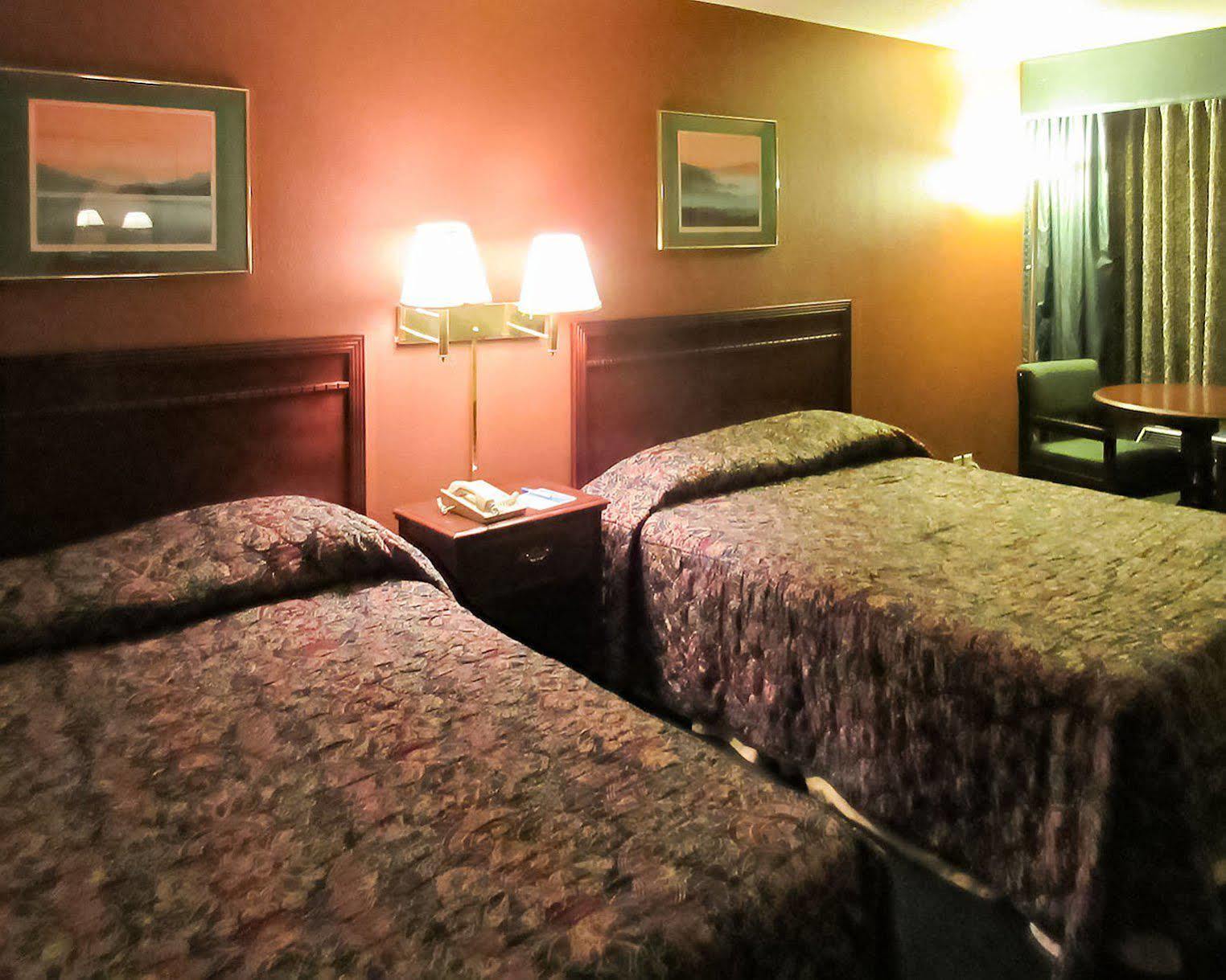 Oyo Woodland Hotel And Suites Экстерьер фото