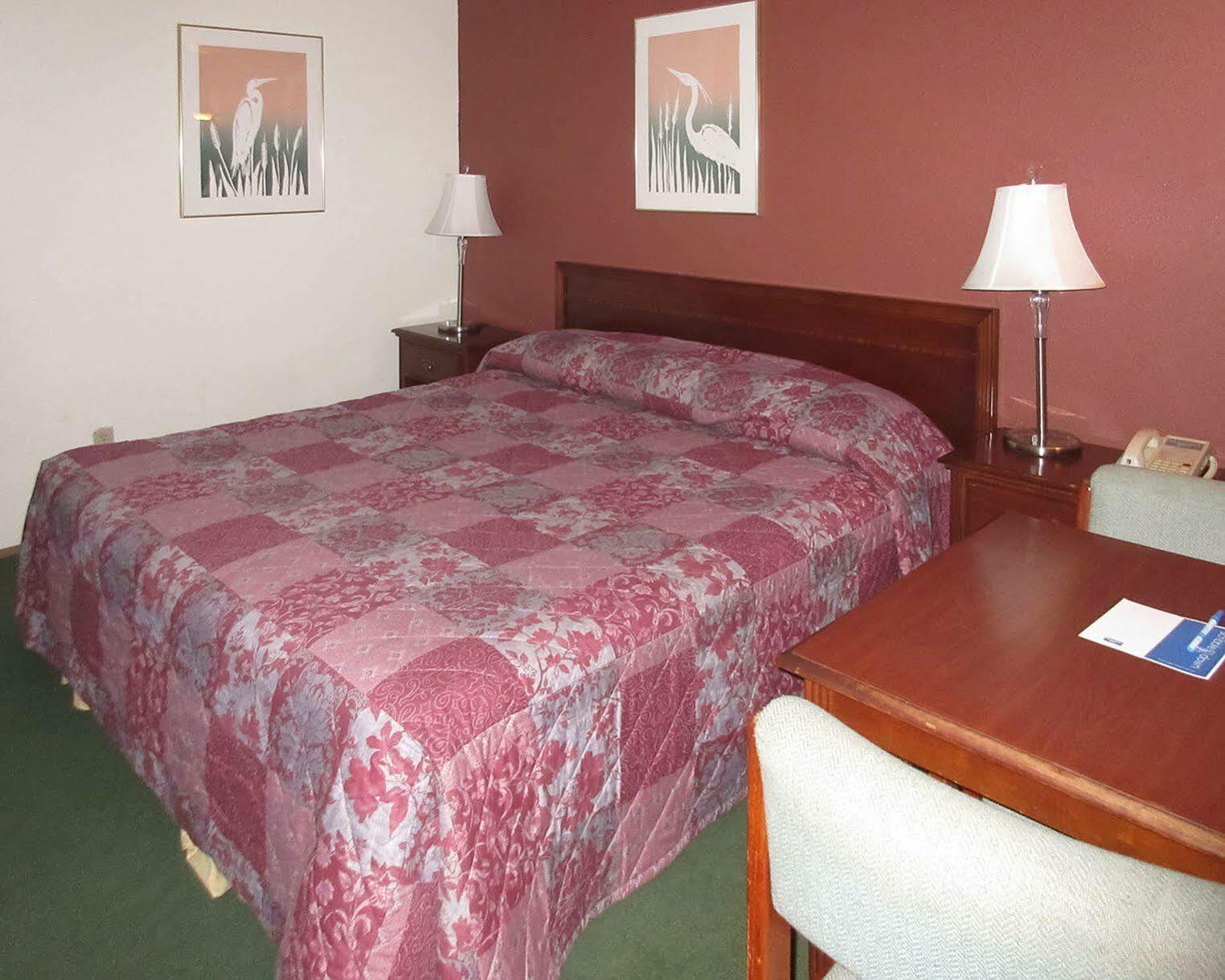 Oyo Woodland Hotel And Suites Экстерьер фото